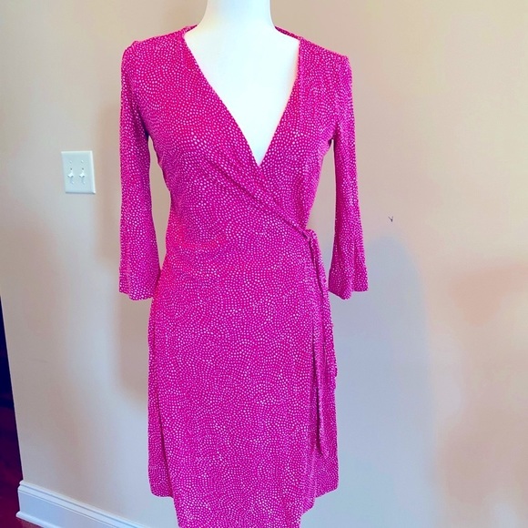 Diane Von Furstenberg Dresses & Skirts - Diane Von Furstenberg wrap dress